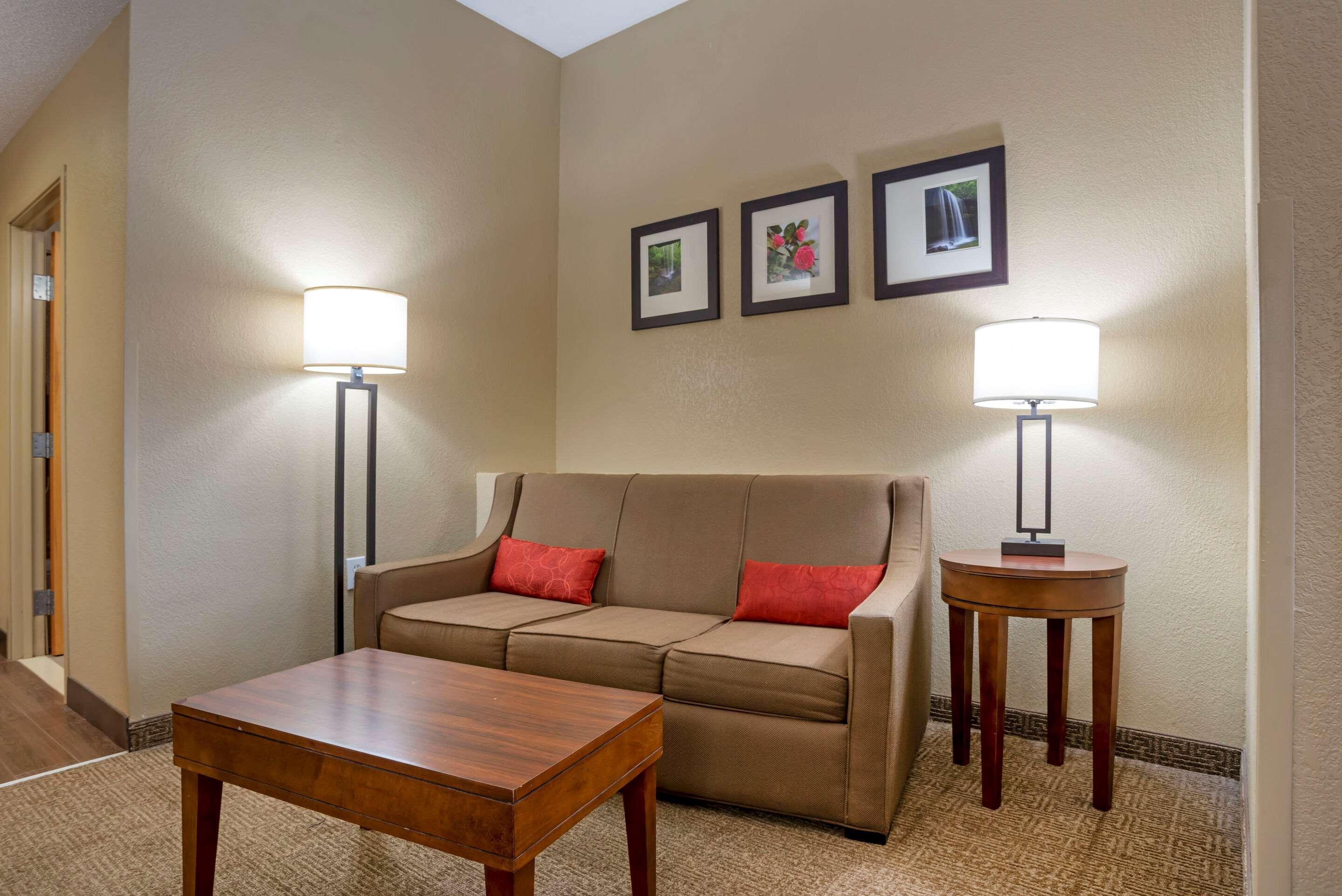 Comfort Suites Oxford I-20 Exit 188 Экстерьер фото