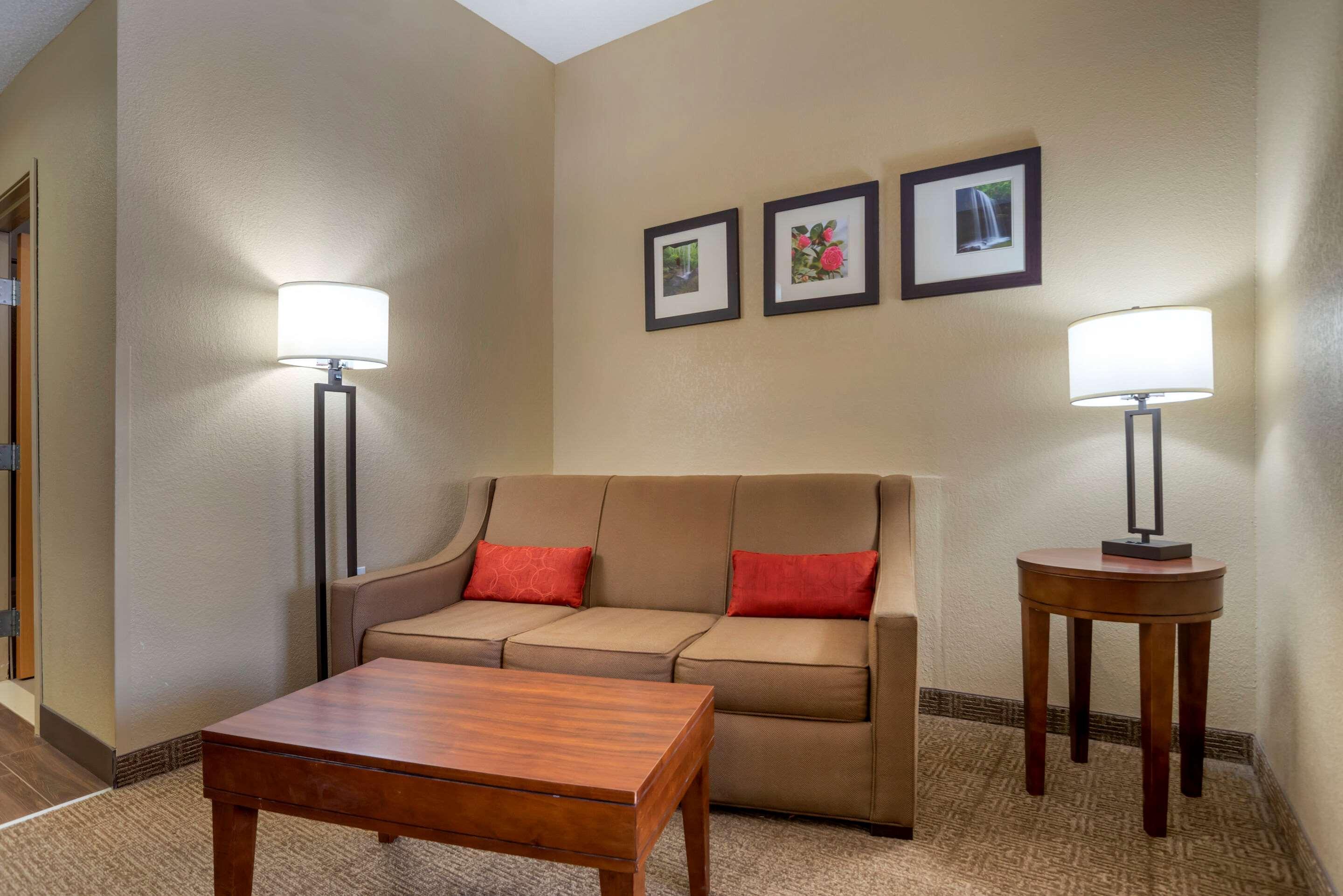 Comfort Suites Oxford I-20 Exit 188 Экстерьер фото