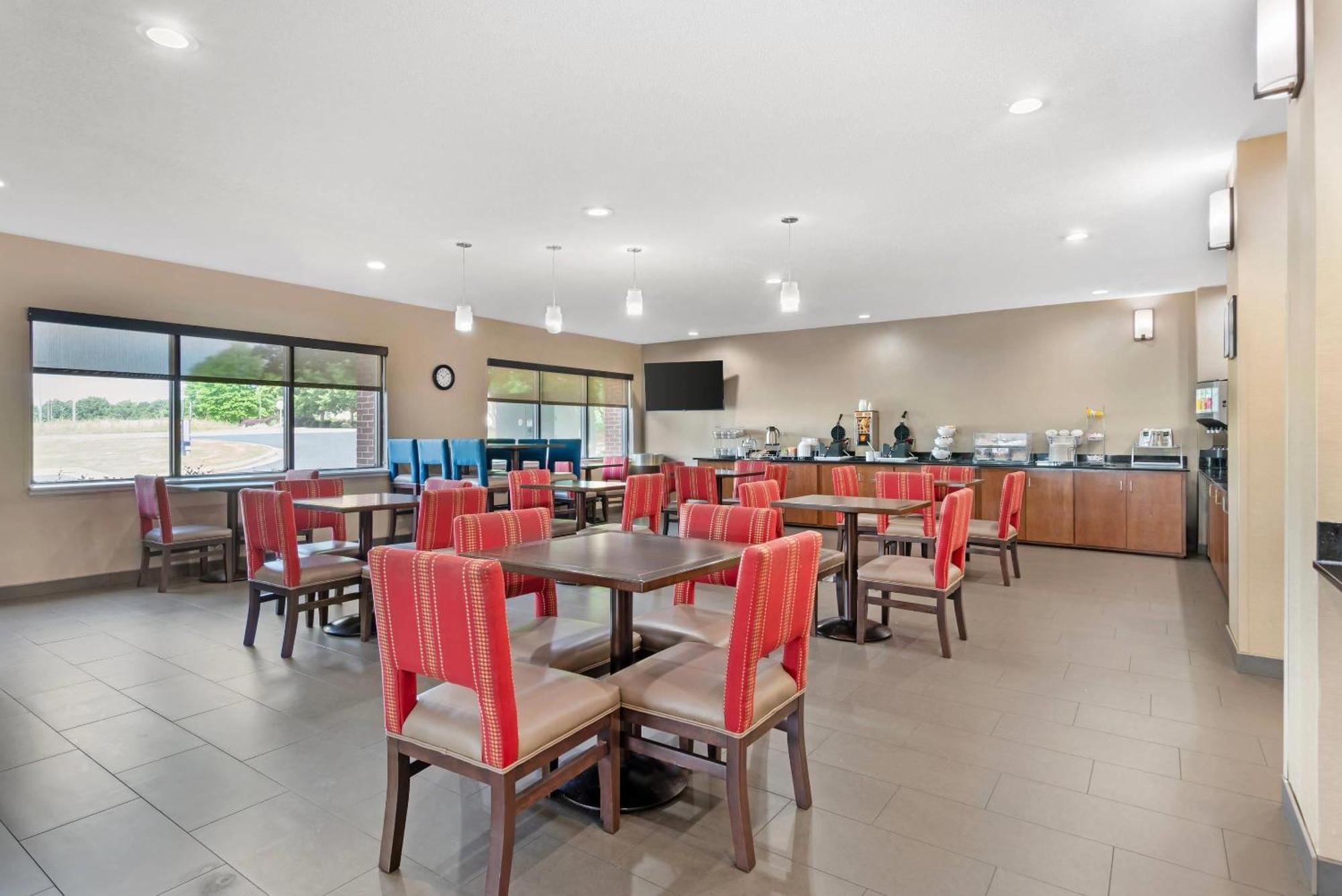 Comfort Suites Oxford I-20 Exit 188 Экстерьер фото