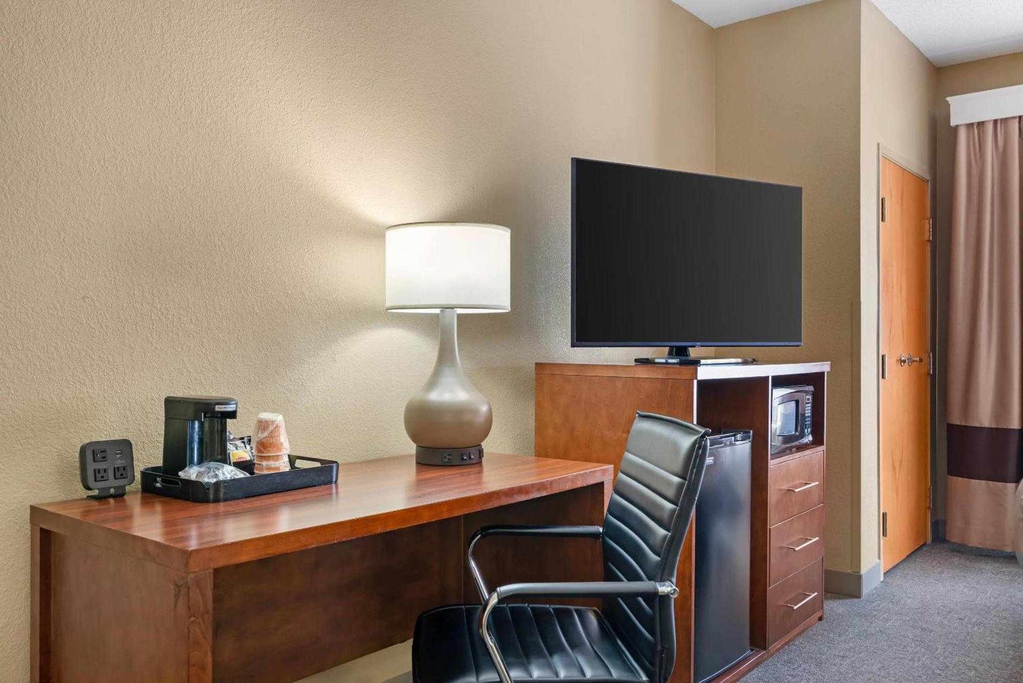 Comfort Suites Oxford I-20 Exit 188 Экстерьер фото