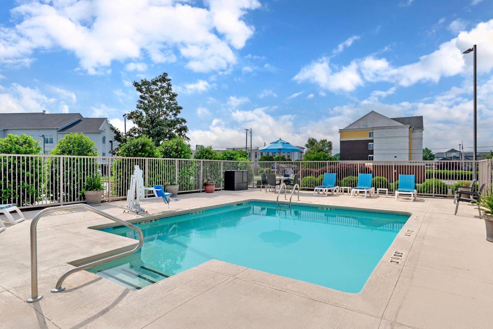Comfort Suites Oxford I-20 Exit 188 Экстерьер фото