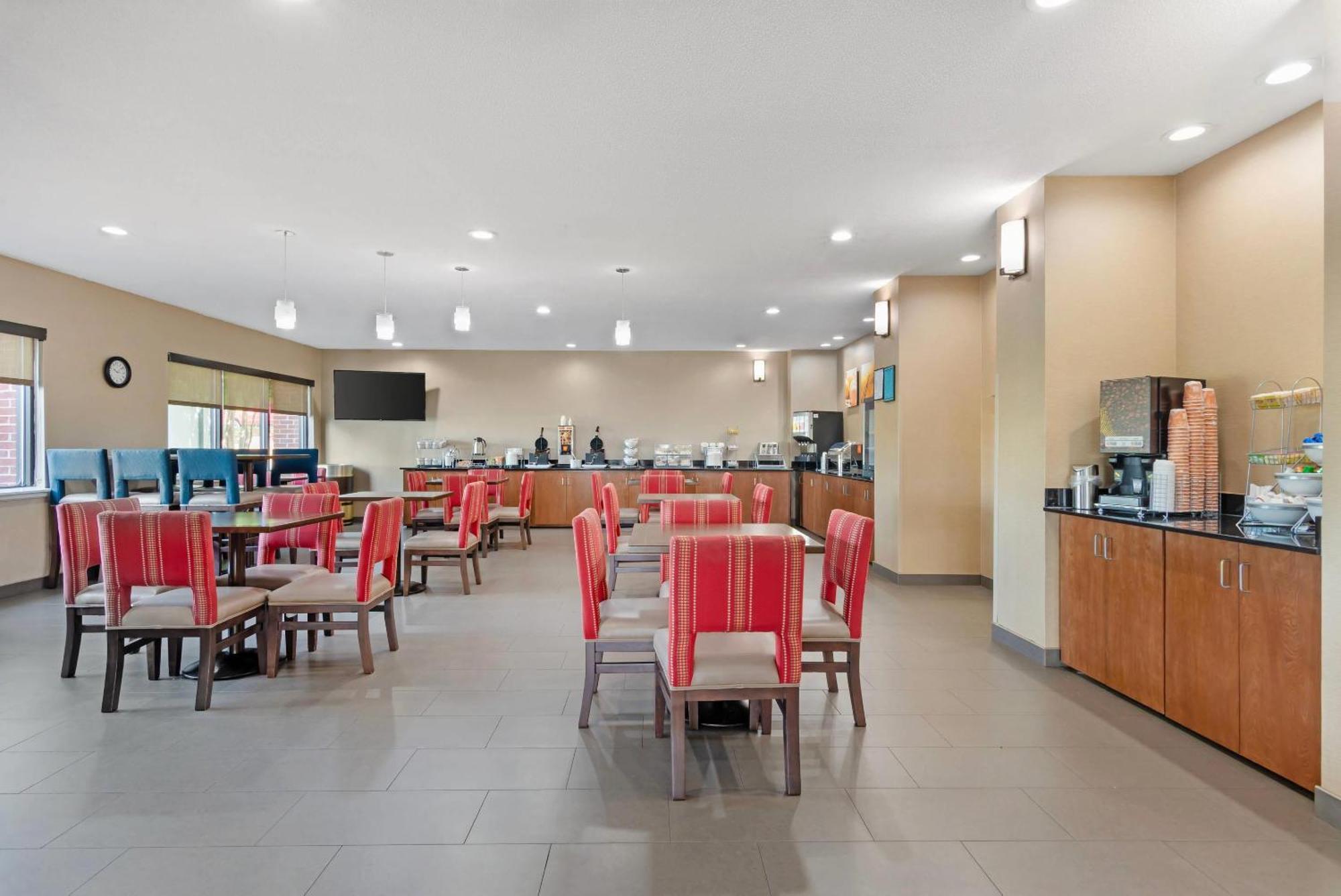 Comfort Suites Oxford I-20 Exit 188 Экстерьер фото