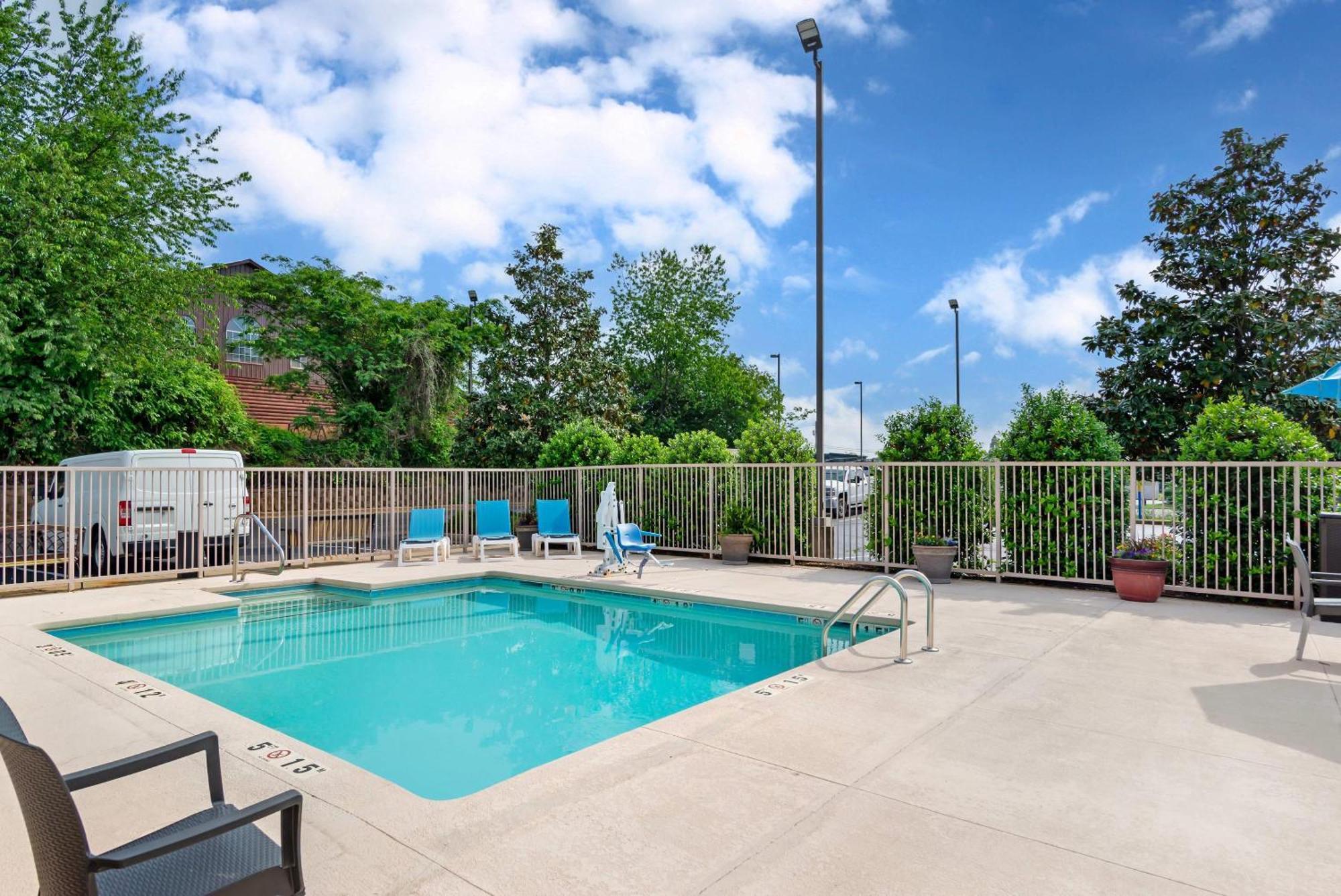 Comfort Suites Oxford I-20 Exit 188 Экстерьер фото