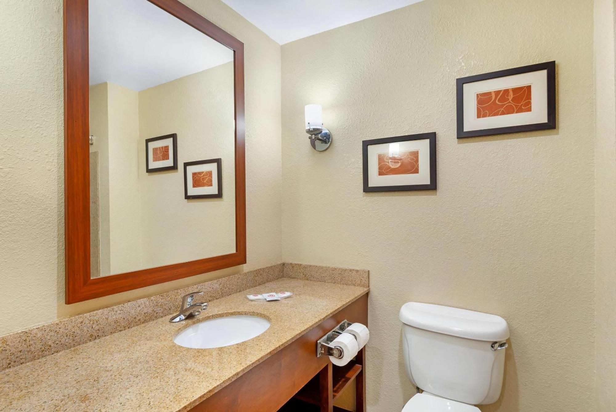 Comfort Suites Oxford I-20 Exit 188 Экстерьер фото