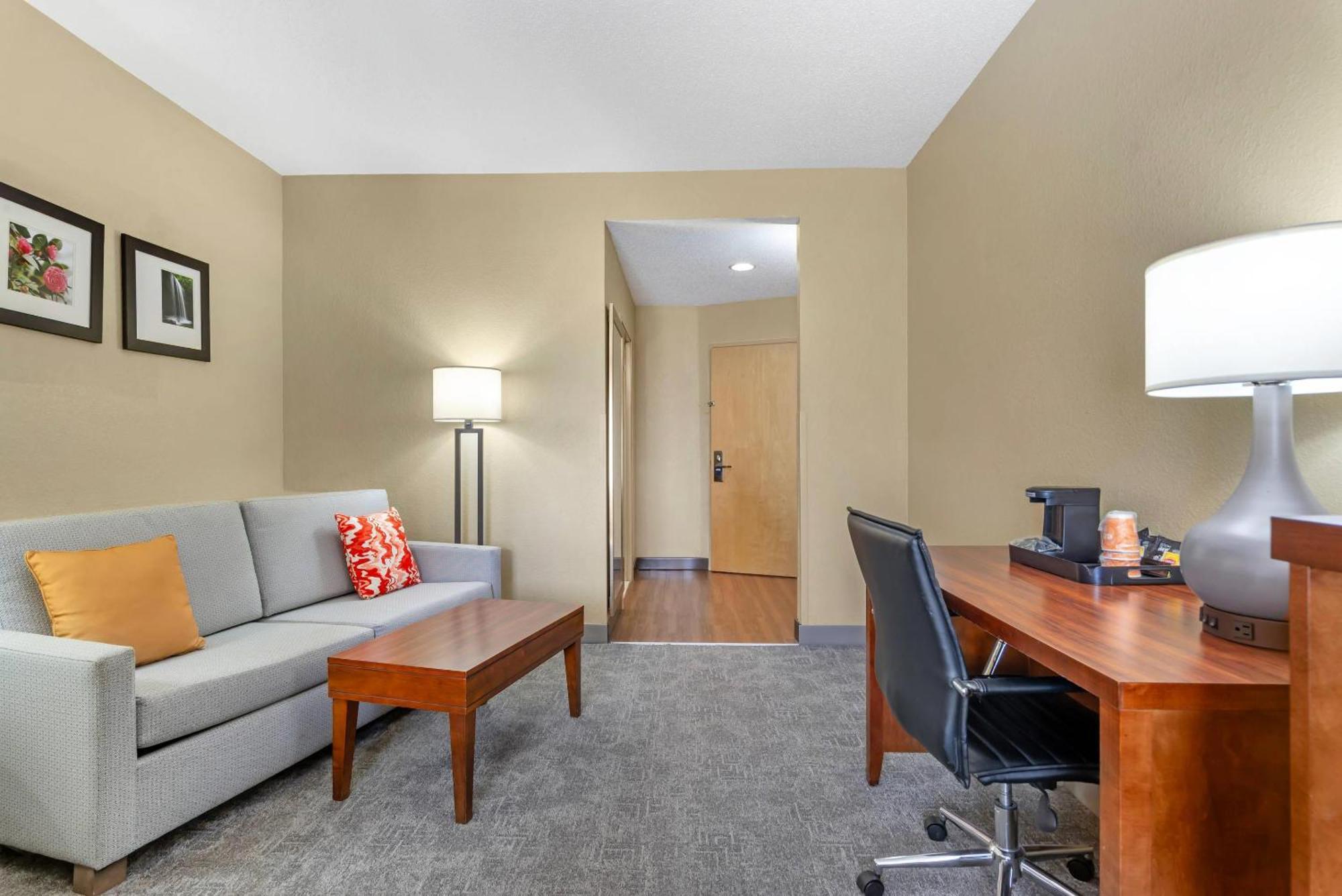 Comfort Suites Oxford I-20 Exit 188 Экстерьер фото