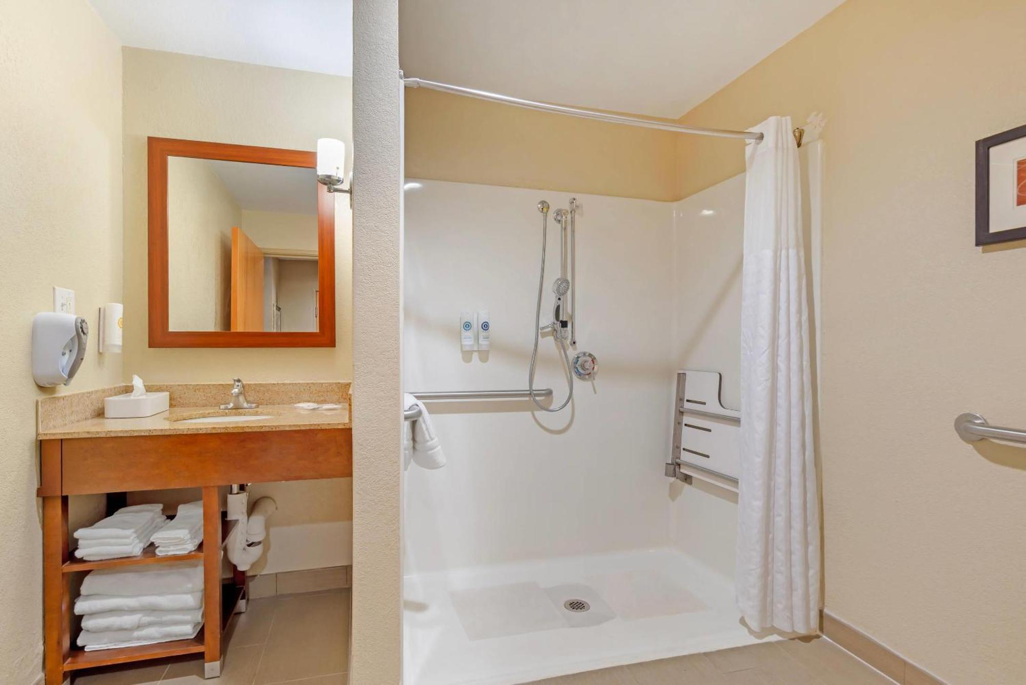 Comfort Suites Oxford I-20 Exit 188 Экстерьер фото