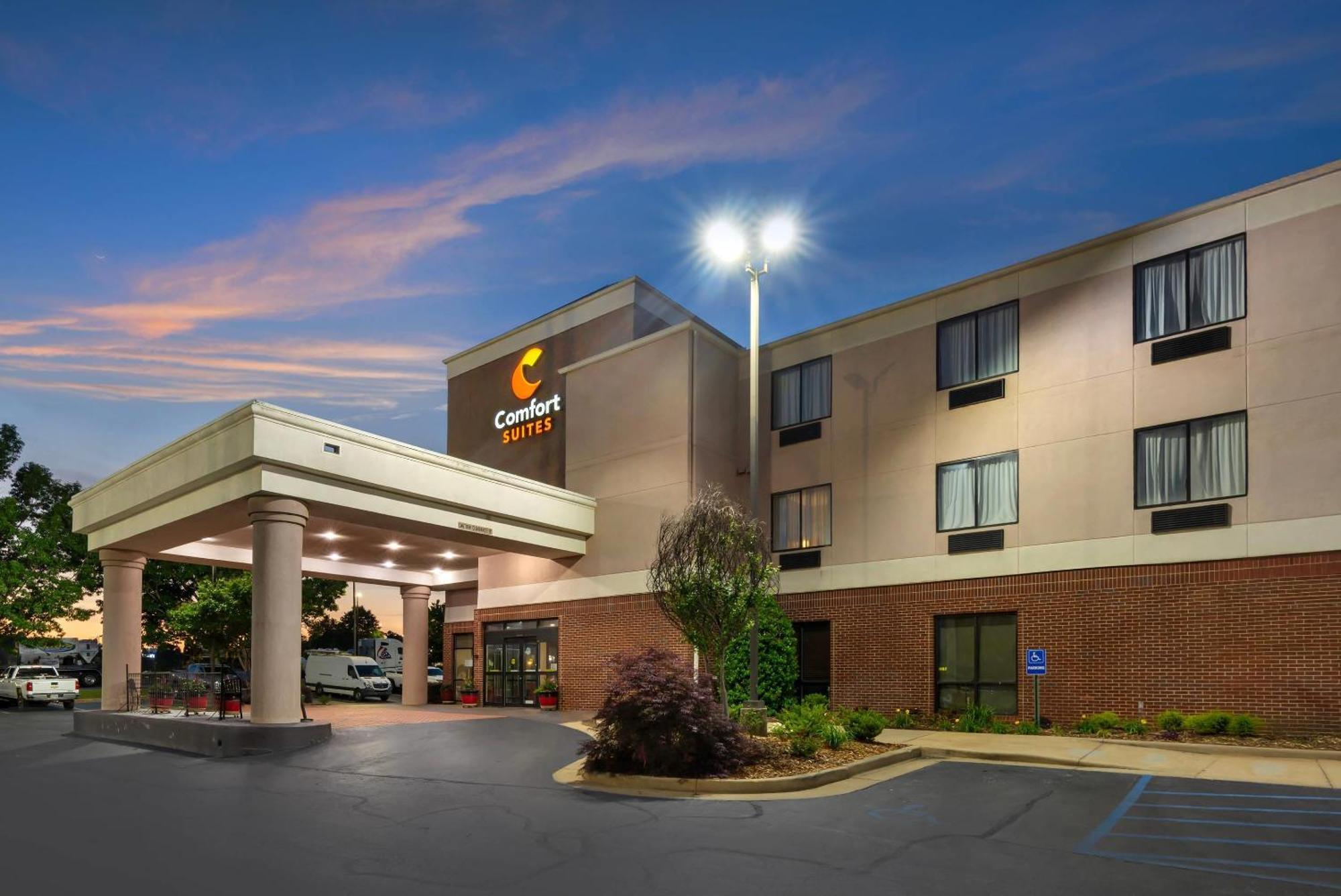 Comfort Suites Oxford I-20 Exit 188 Экстерьер фото