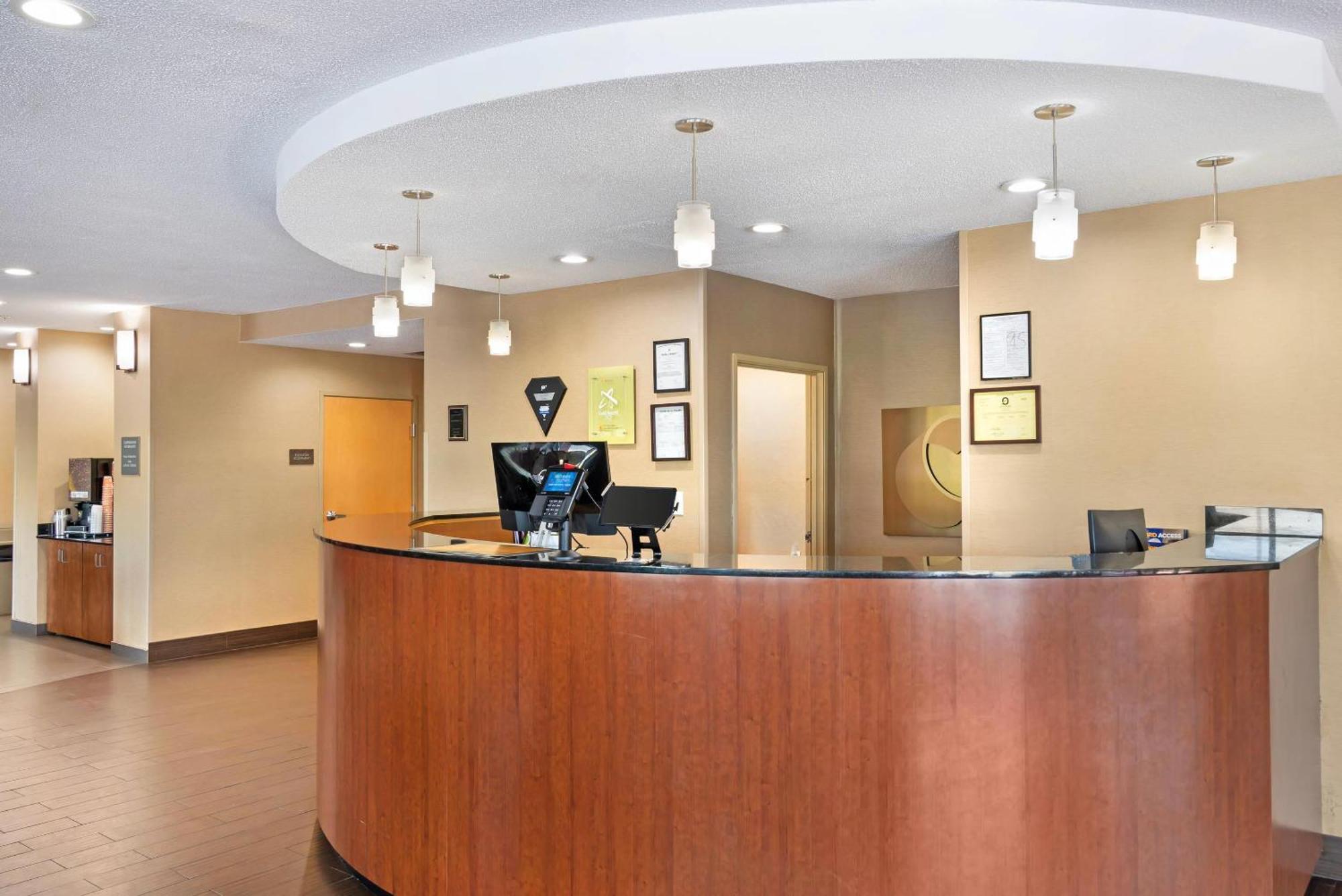 Comfort Suites Oxford I-20 Exit 188 Экстерьер фото