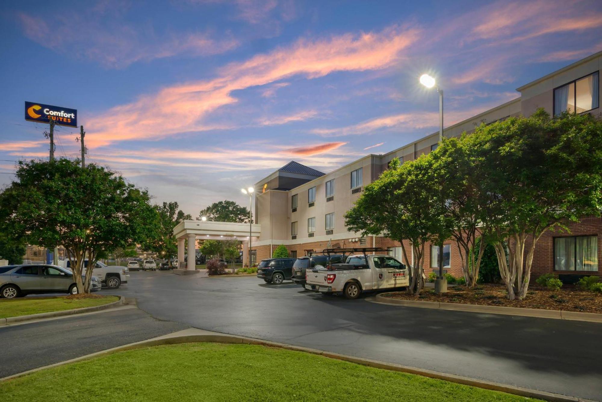 Comfort Suites Oxford I-20 Exit 188 Экстерьер фото